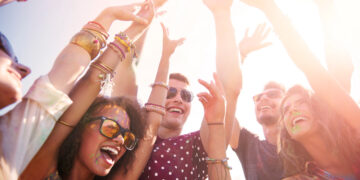 Młodzież imprezuje podczas wydarzenia w MCK Bełchatowie