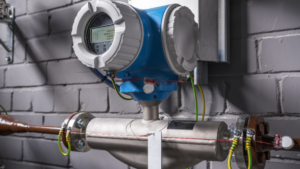 Przepływomierz używany w jednym z domowych pomieszczeń gospodarczych